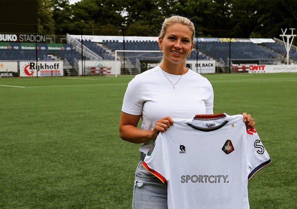 Hollanda, güçlü bir kadın futbolu geleneğine sahiptir ve son yıllarda önemli adımlar atmıştır